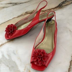 Cute Anne Klein iFlex sling back shoe/sandal.